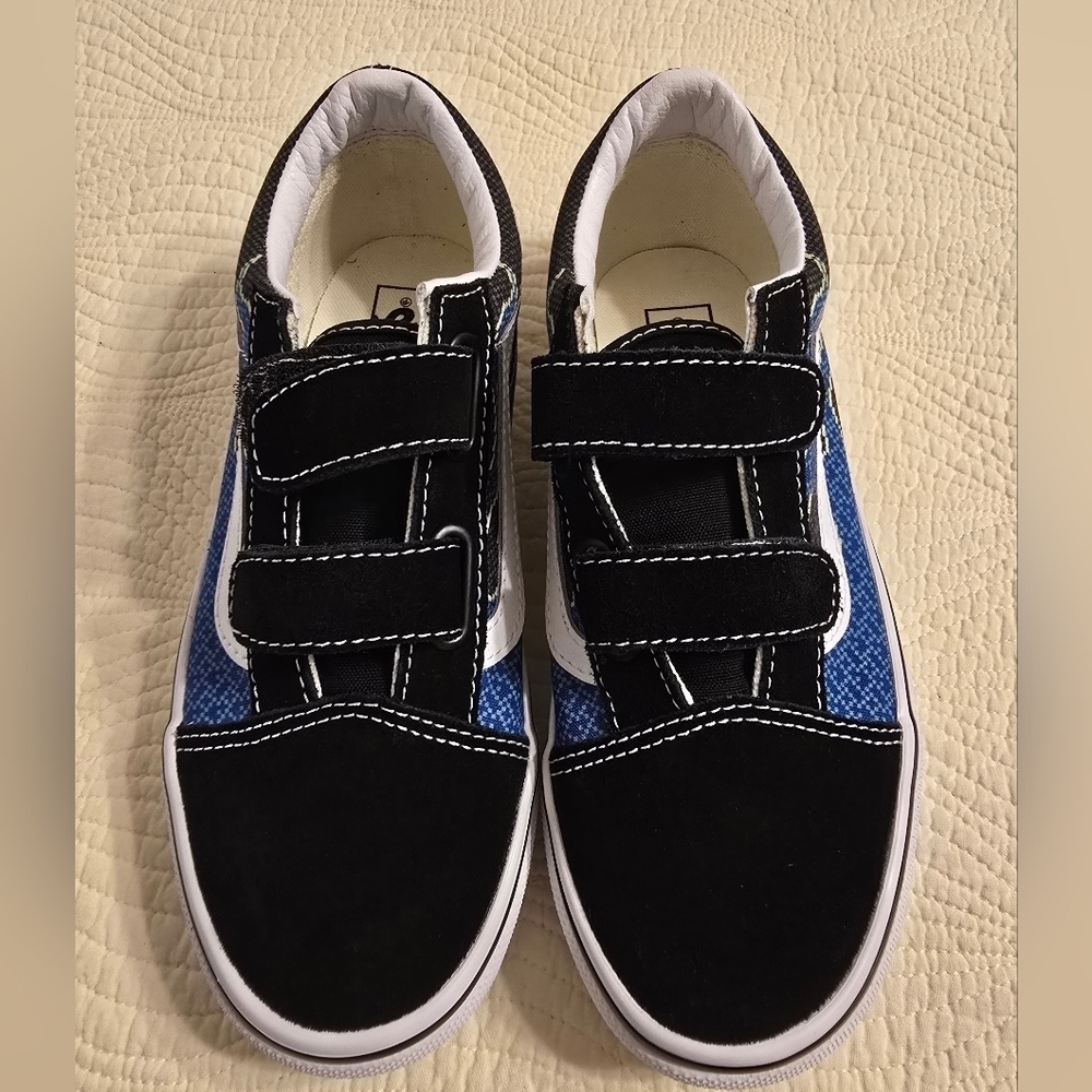 NIB Vans Old Skool V Boys Vans Sneakers with Velcro Closure